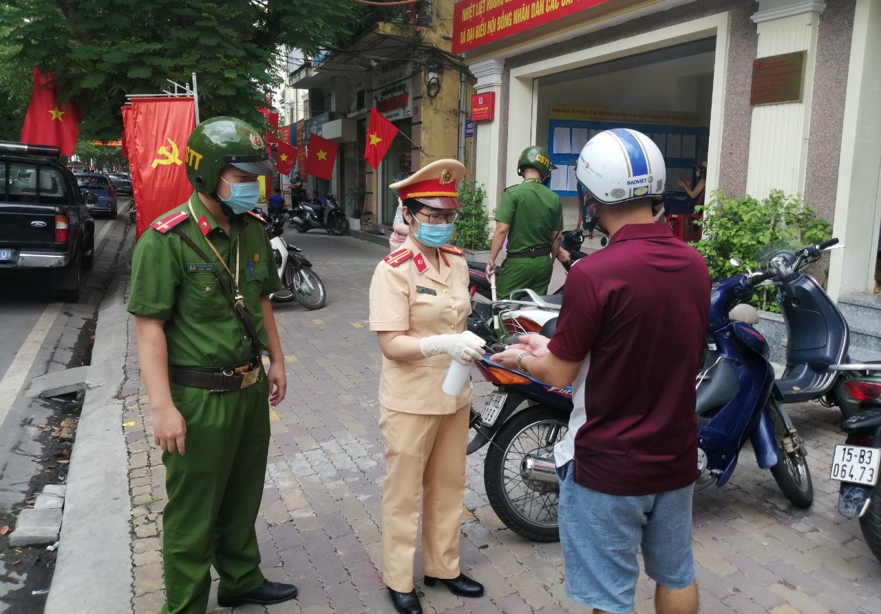 Thông báo số Kết luận của Chủ tịch UBND thành phố tại Hội nghị phòng, chống dịch COVID-19 ngày 05/5/2021
